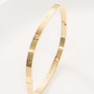 دستبند کارتیه لاو استیل مدل مربع طلایی نازک