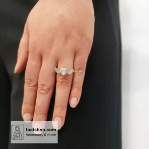 انگشتر استیل نقره ای رنگ ثابت طرح قلب بالدار شفاف