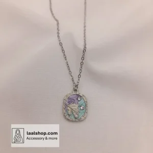 گردنبند فشن نقره ای زنجیر رنگ ثابت پلاک میناکاری طرح دایره بنفش و سبز با برگ نقره ای