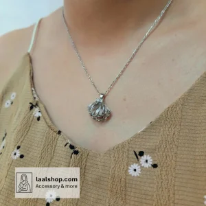 گردنبند سوارسکی پینترستی رنگ ثابت طرح صدف مشبک با مروارید