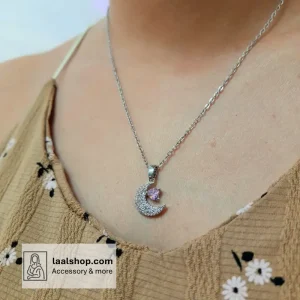 گردنبند سوارسکی پینترستی رنگ ثابت طرح هلال ماه فول نگین با سنگ صورتی