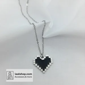 گردنبند فانتزی نقره ای رنگ ثابت طرح قلب مشکی پیکسلی