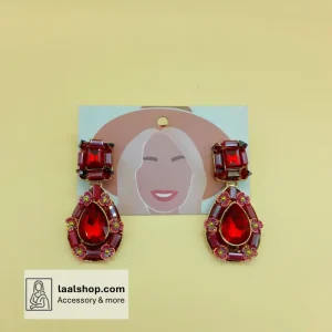 گوشواره فشن نگین‌دار زارا طرح آویز اشکی سرخ با دور باکت و گل